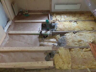 KAIKKI TYÖNHAKIJAT SAMALLA VIIVALLA